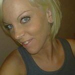 Scharfe Blondine sucht Freundschaft mit Sex